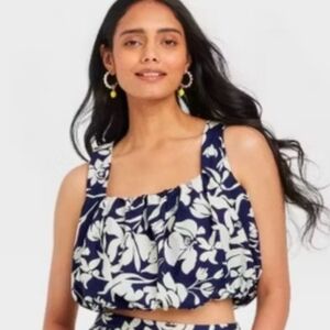 NWT A New Day SleevelessBlue & White Floral Ruched Crop Top L